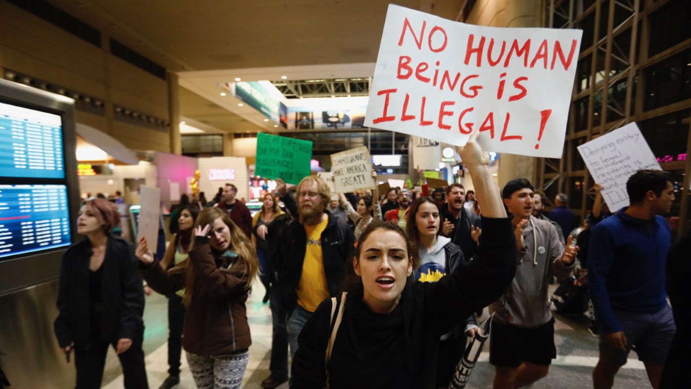 la-me-ln-lax-protest-20170129