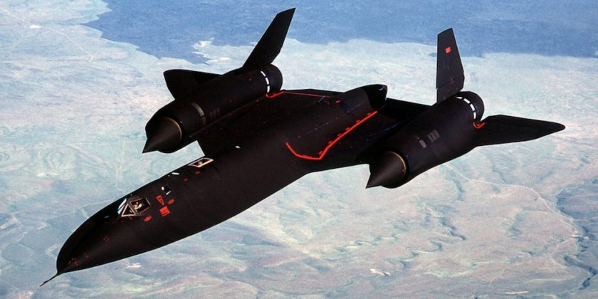 SR-71A_in_flight_near_Beale_AFB_1988-840x420