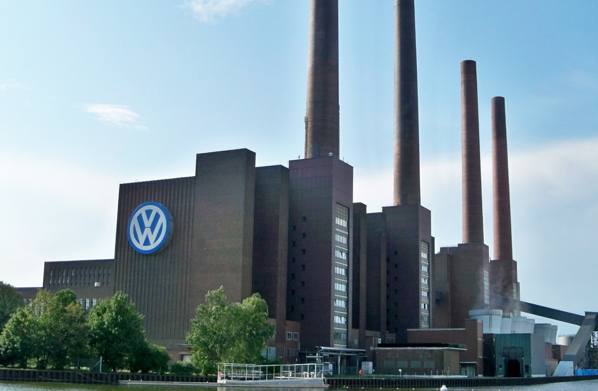 volkswagen-plant_100514454_h