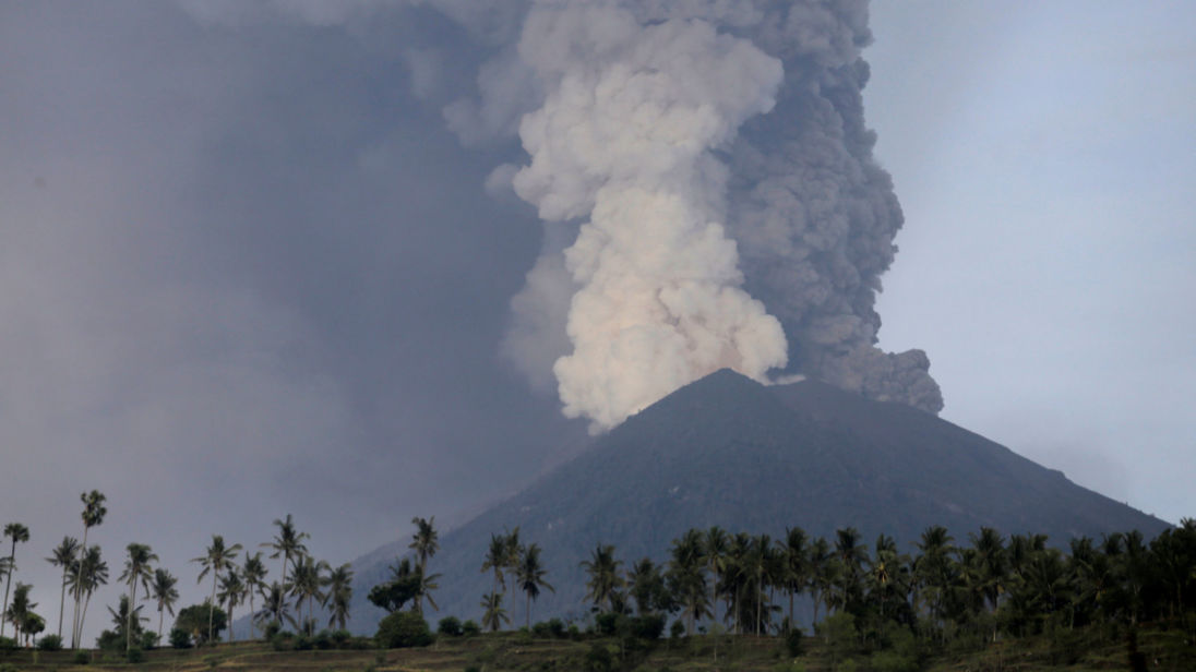 skynews-mount-agung-bali-volcano_4167592