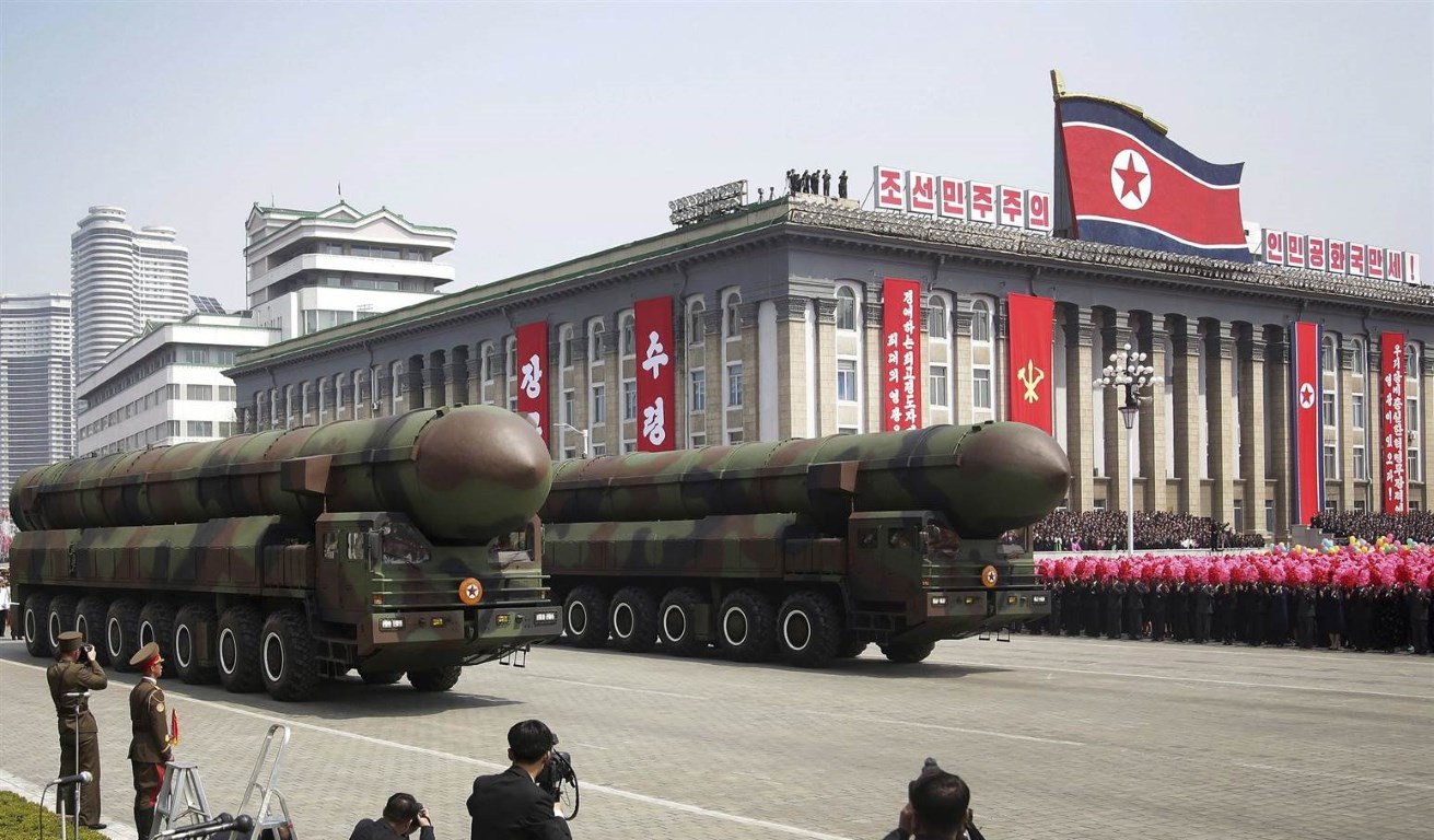 170428-north-korea-missiles-parade-se-648p_8103ea8f9bdae3f2764d3b1faae43a60