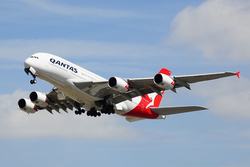 Airbus_A380-842_-_Qantas_(VH-OQG)