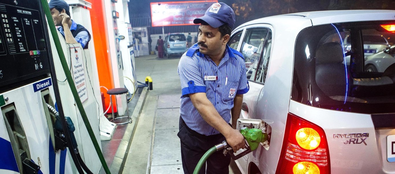 indian_pumping_petrol