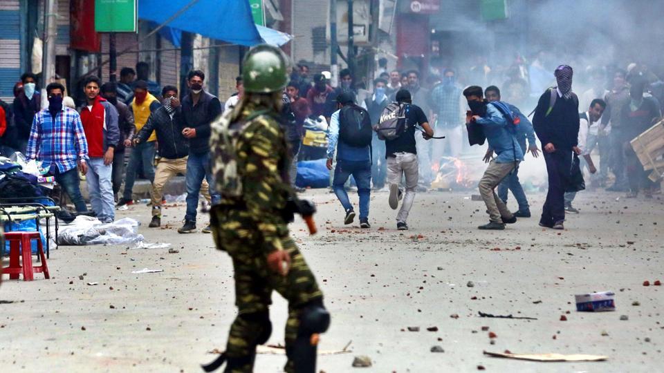 srinagar-hindustan-kashmiri-andrabi-clashes-srinagar-forces_29c872d6-315f-11e7-9a19-4de5eae5ad18