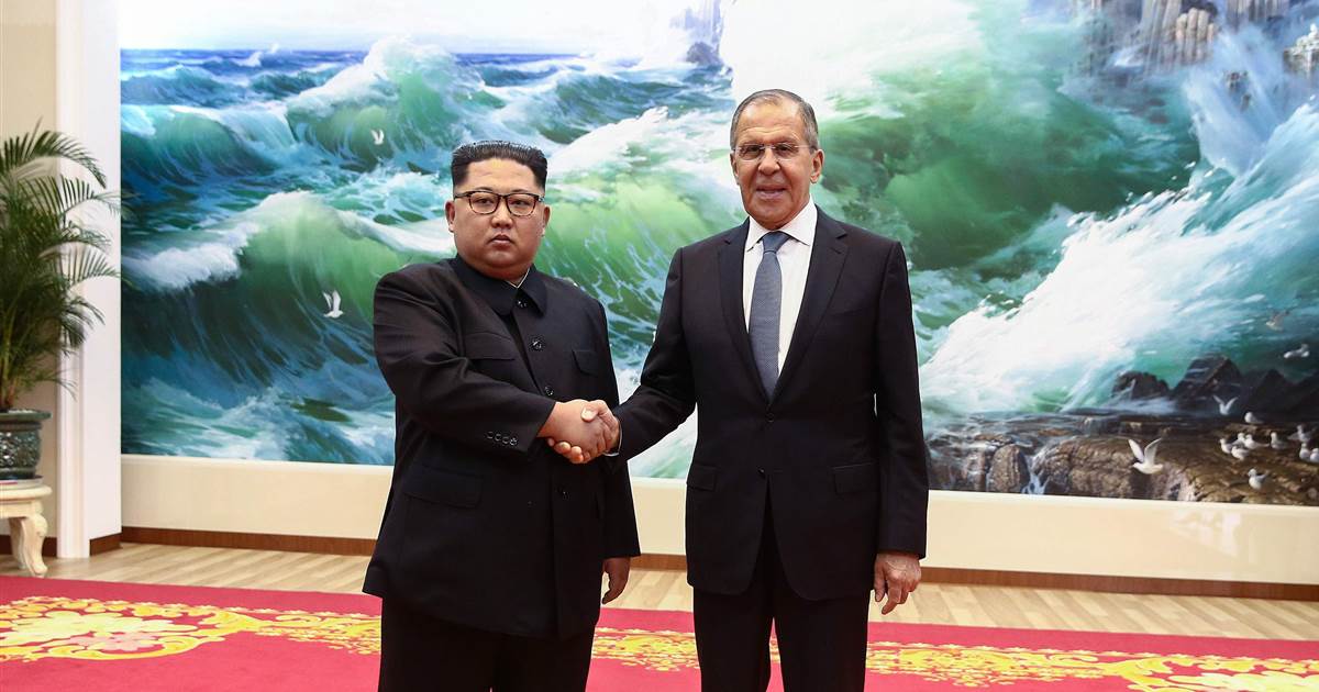 180531-kim-jong-un-lavrov-mc-10003_beaab80b82d76ff47e3844ee519d6ff6