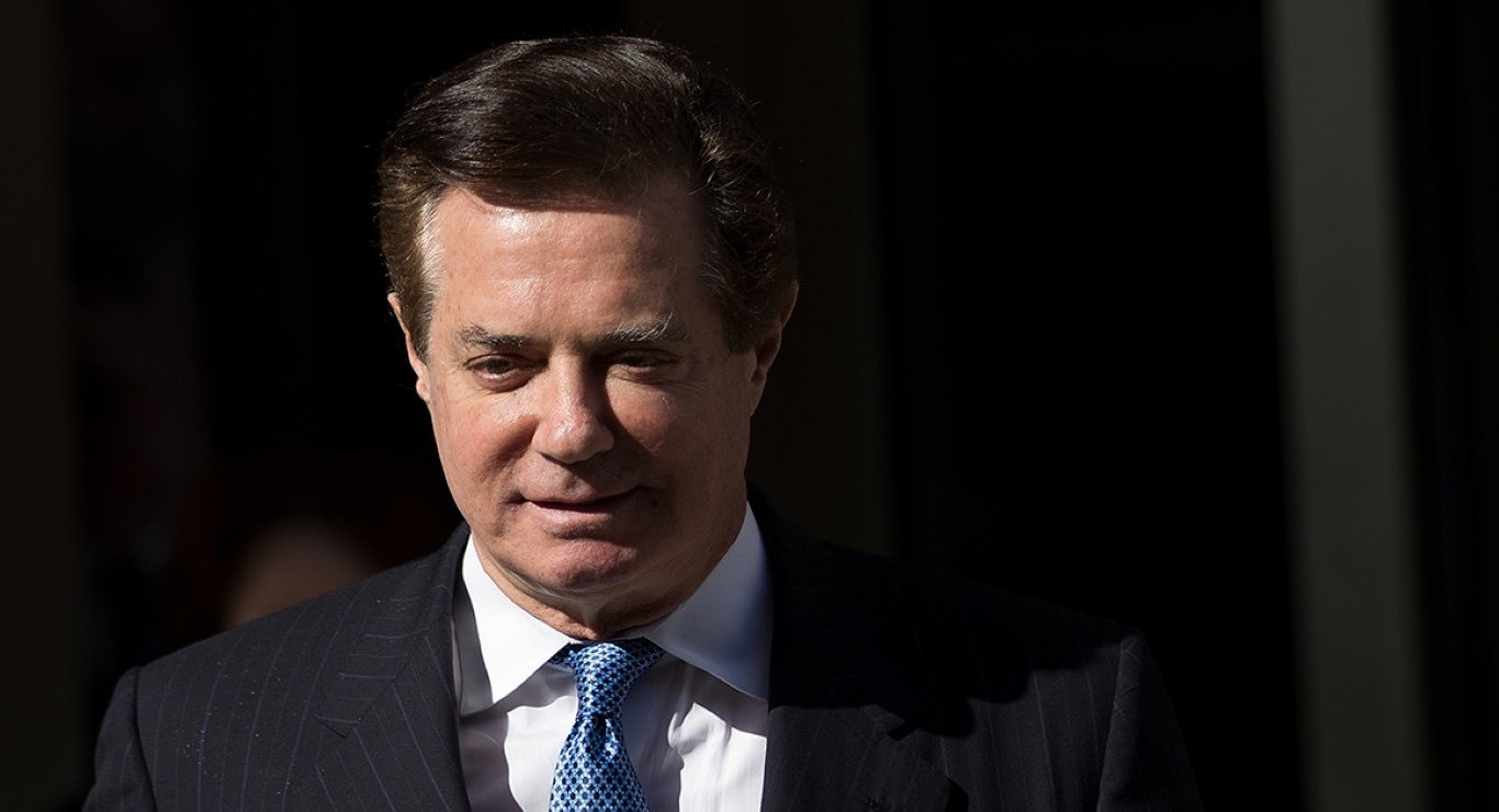 Manafort accused of tampering