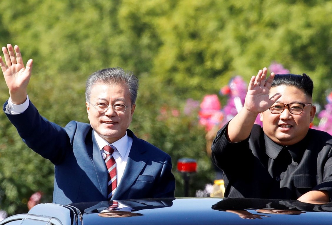 Moon Jae-In arrives for a meeting in Pyongyang