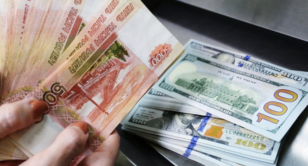 Putin supports plan to de-dollarize