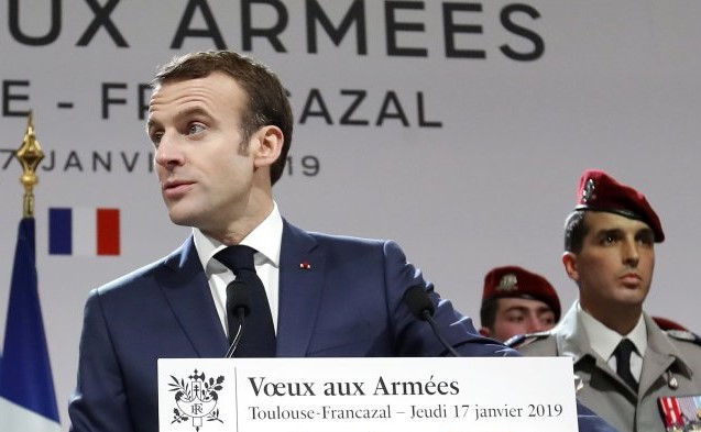 macron-voeux-armees-reuters