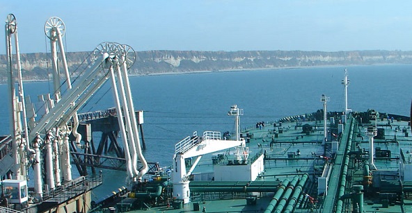 Tanker_unloading_crude_oil