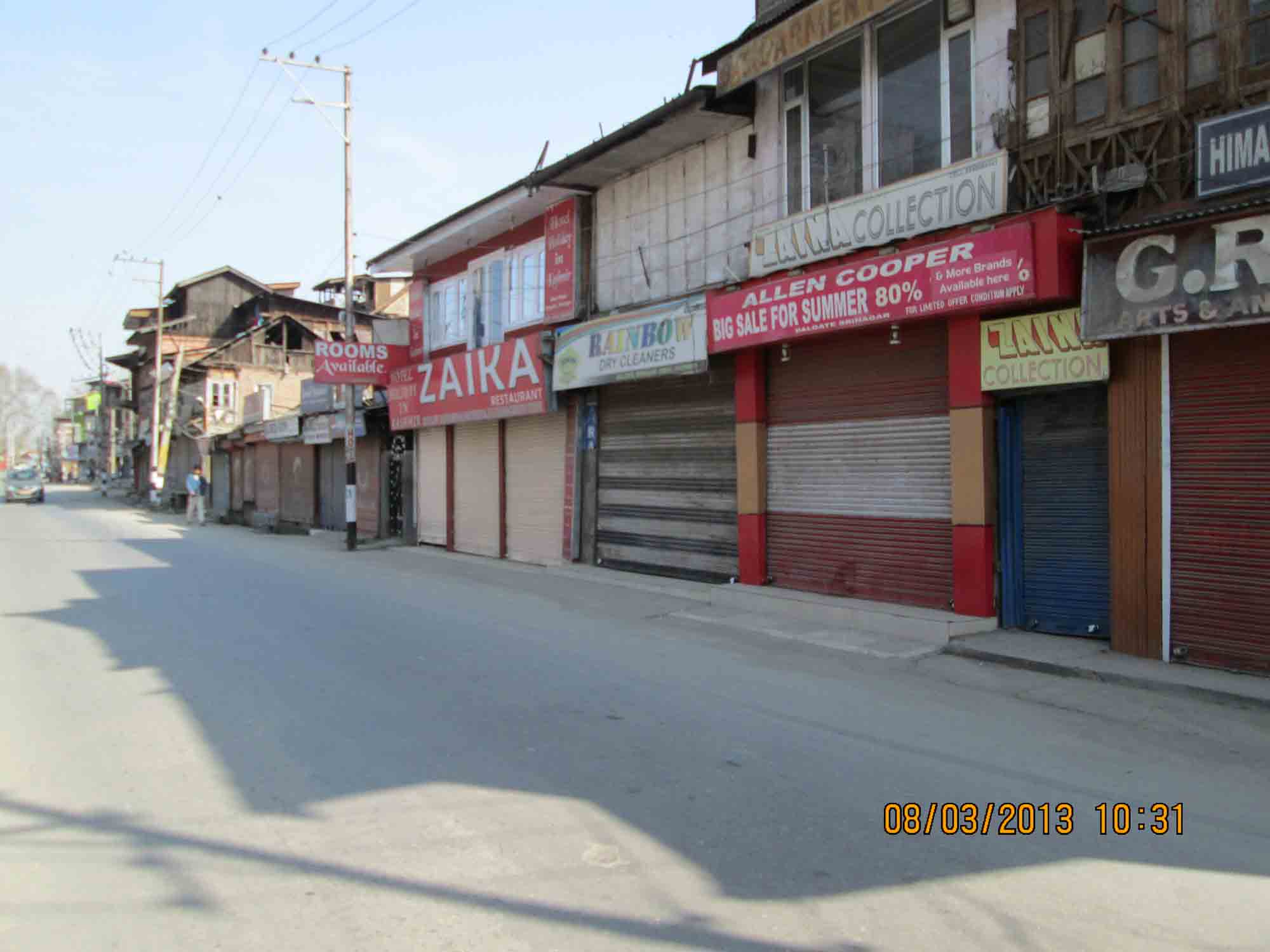 Entire_shops_closed_due_to'Kashmir_Bandh'_in_srinagar